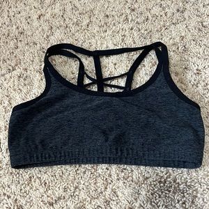 Hardly worn Beyond Yoga super soft strappy back sports bra in size S!